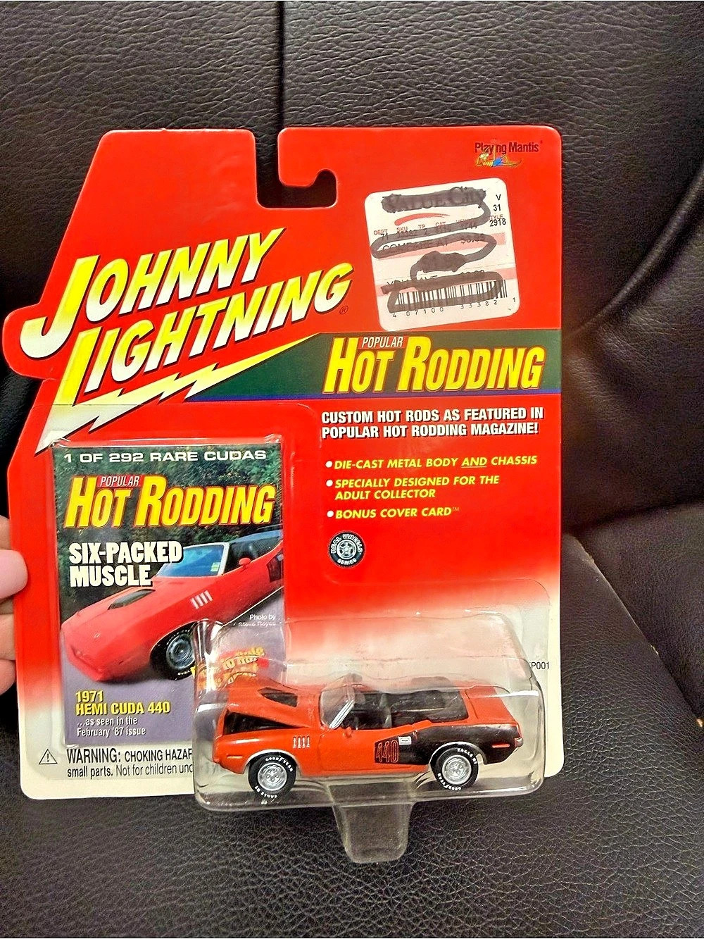 Johnny Lightning Hot Rodding 1971 Hemi Cuda 440 Die-Cast Car Red & Black
